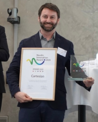 Alexis Sevault, founder and CTO of Cartesian, accepts the Nordic Innovation Award